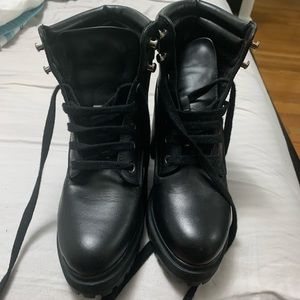 Combat boots